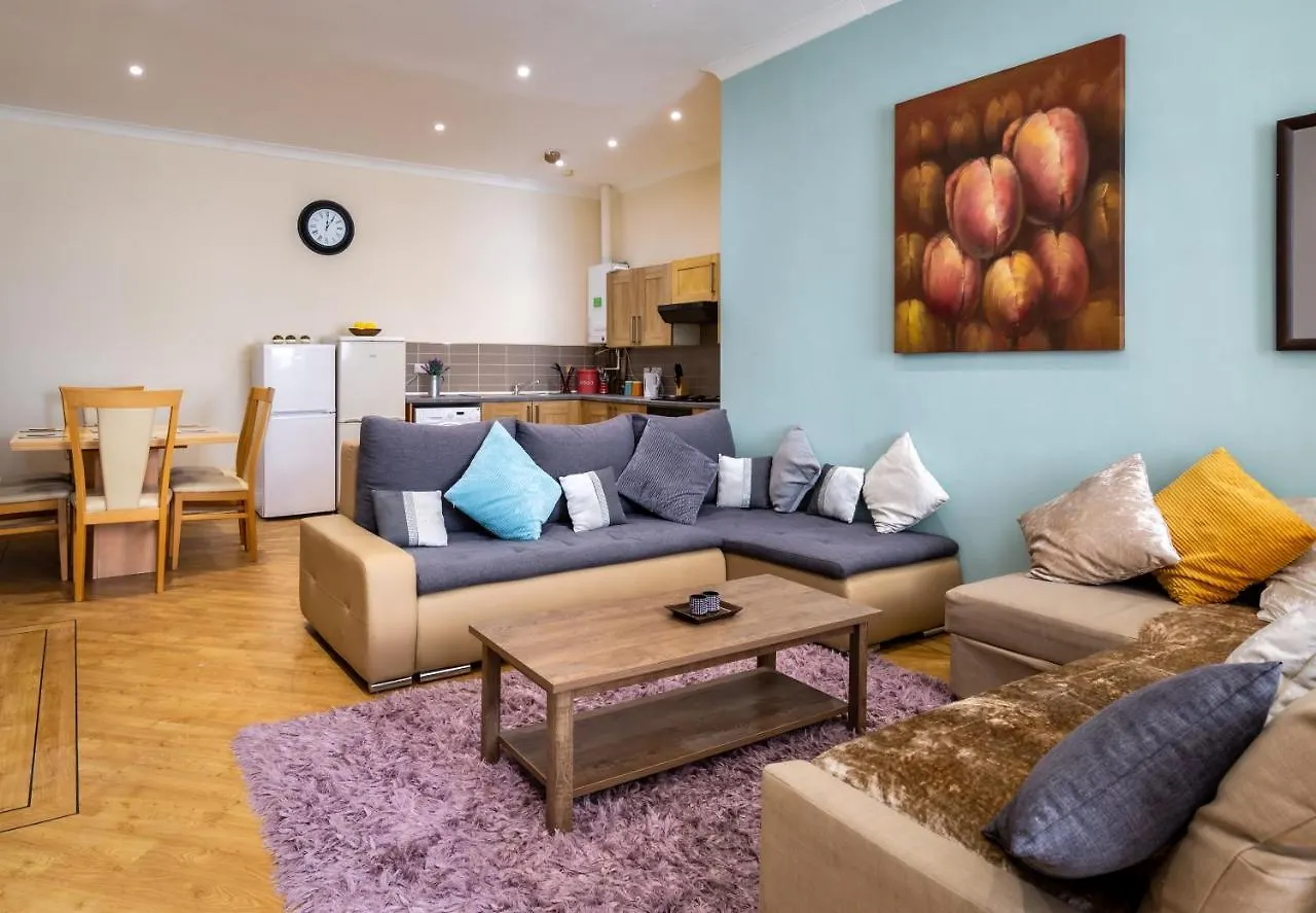 Newcastle City Centre Super Spacious Apartment